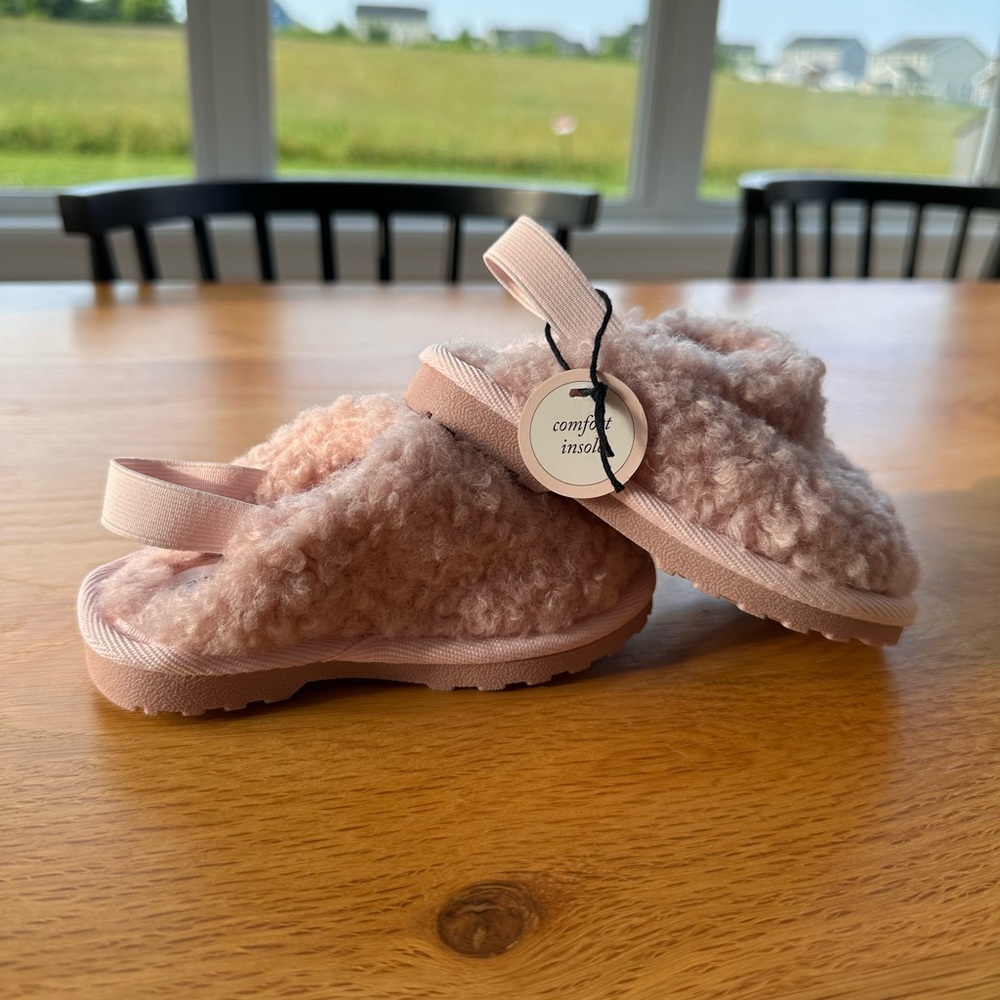 Cupcakes & Cashmere Blush Fuzzy Slippers
